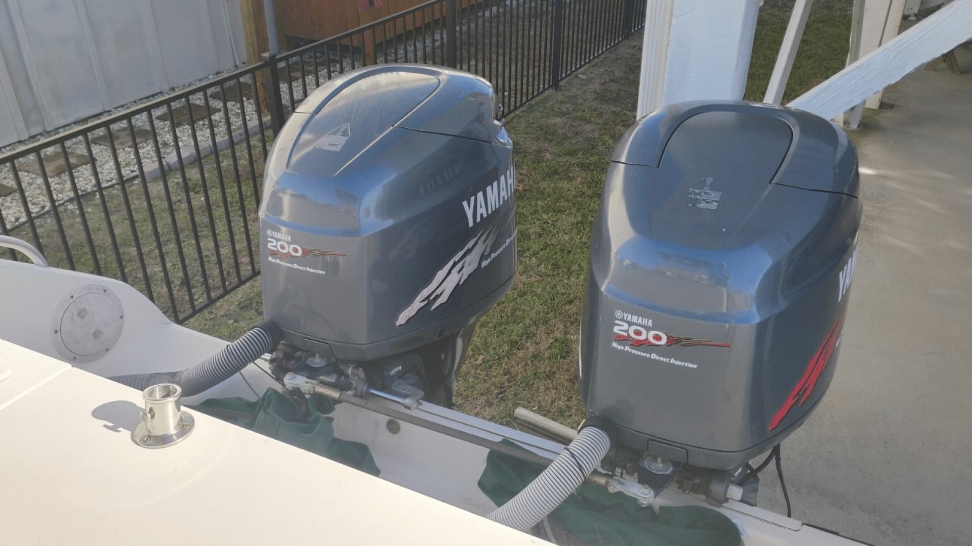 2001 Pursuit 2670 Cuddy Console