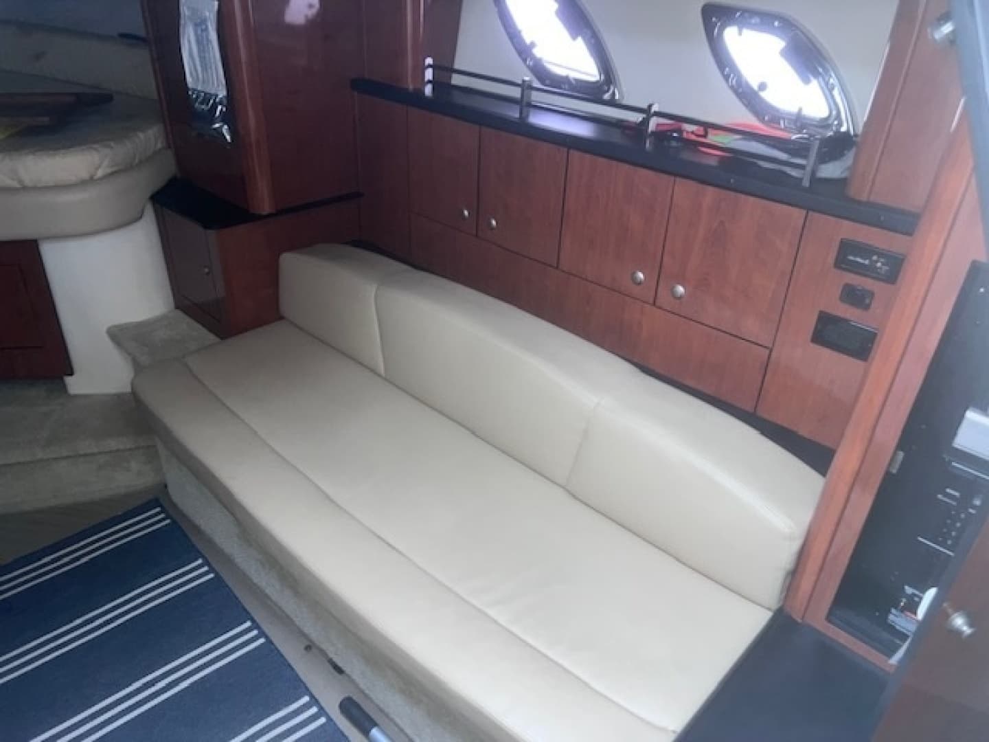 Cushioned Settee Port