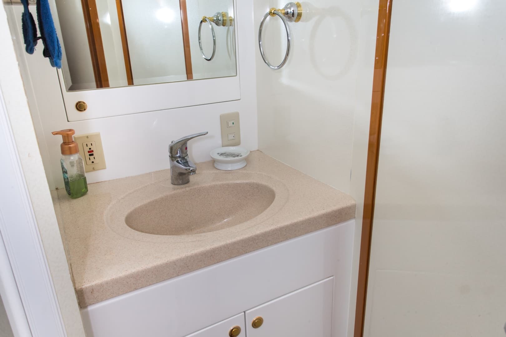 2003 Jefferson 57 Pilothouse