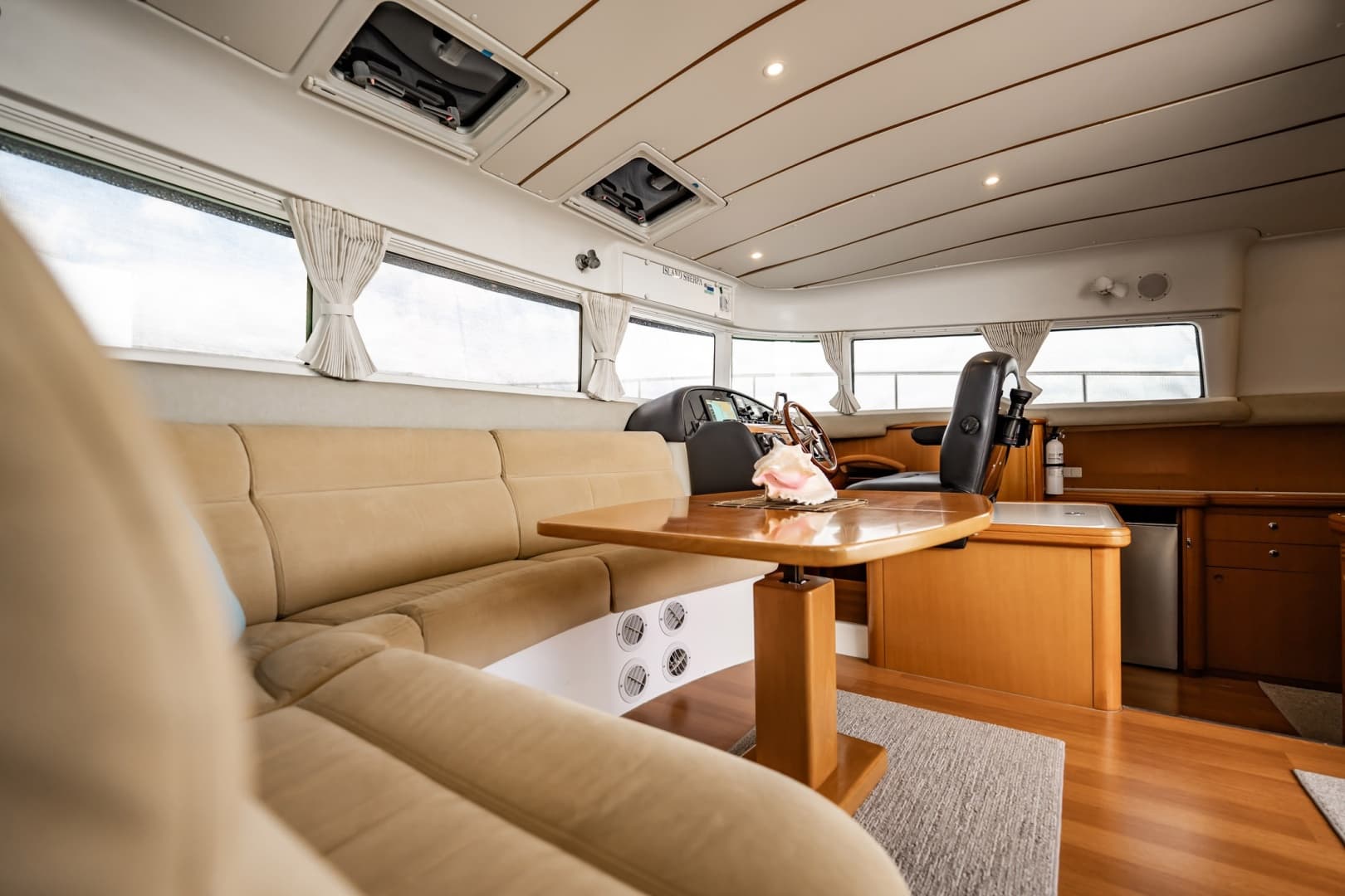 2005 Lagoon Power 43