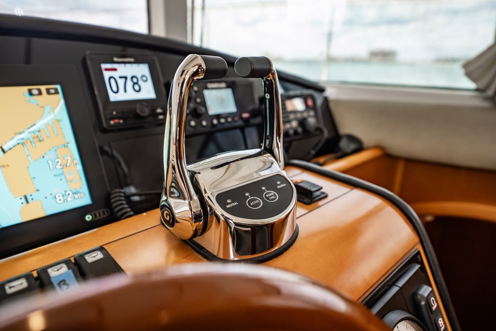 2005 Lagoon Power 43