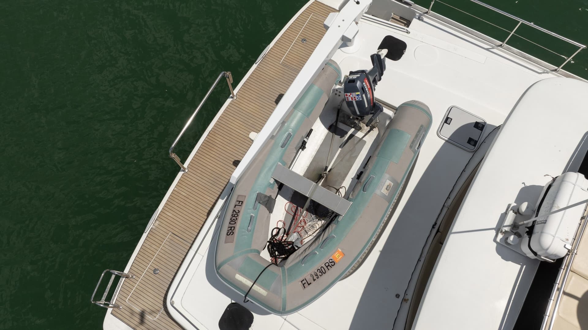 2005 Lagoon Power 43