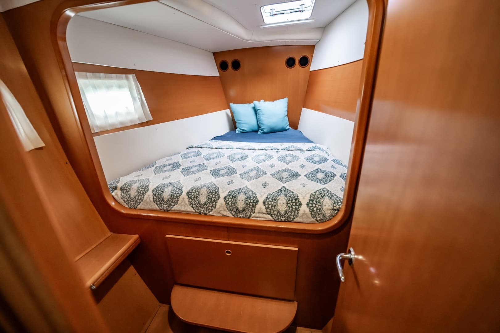 2005 Lagoon Power 43