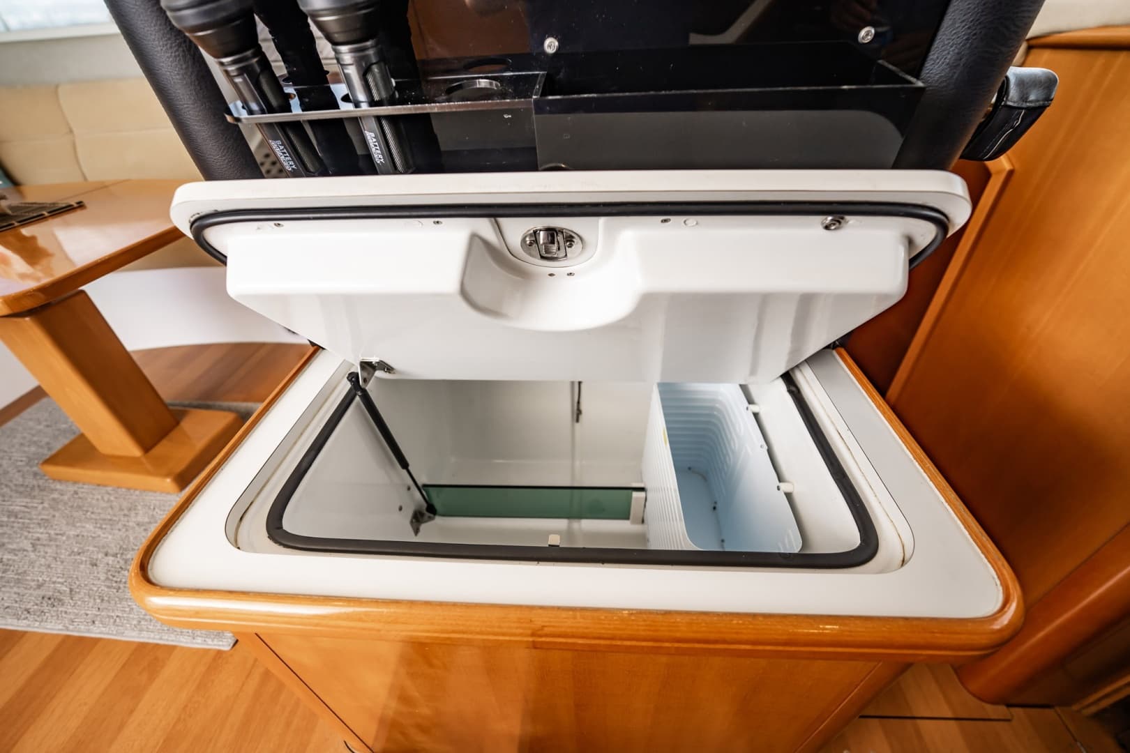 2005 Lagoon Power 43