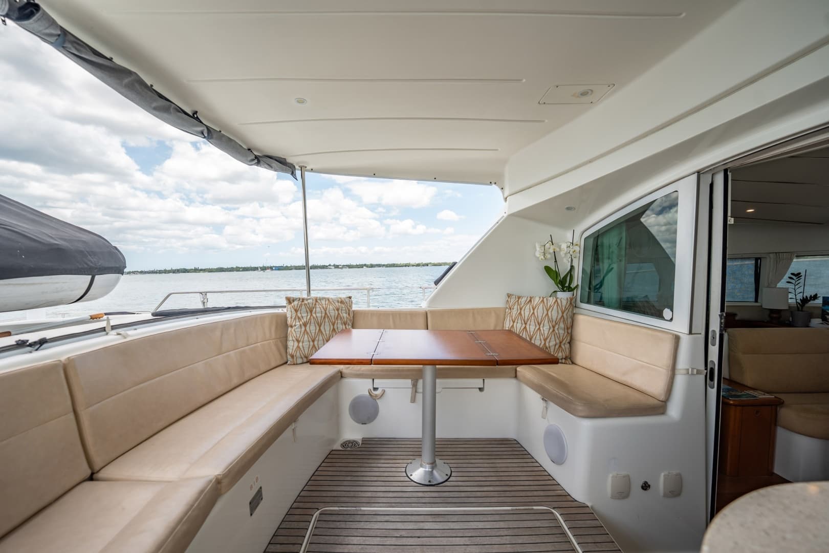 2005 Lagoon Power 43