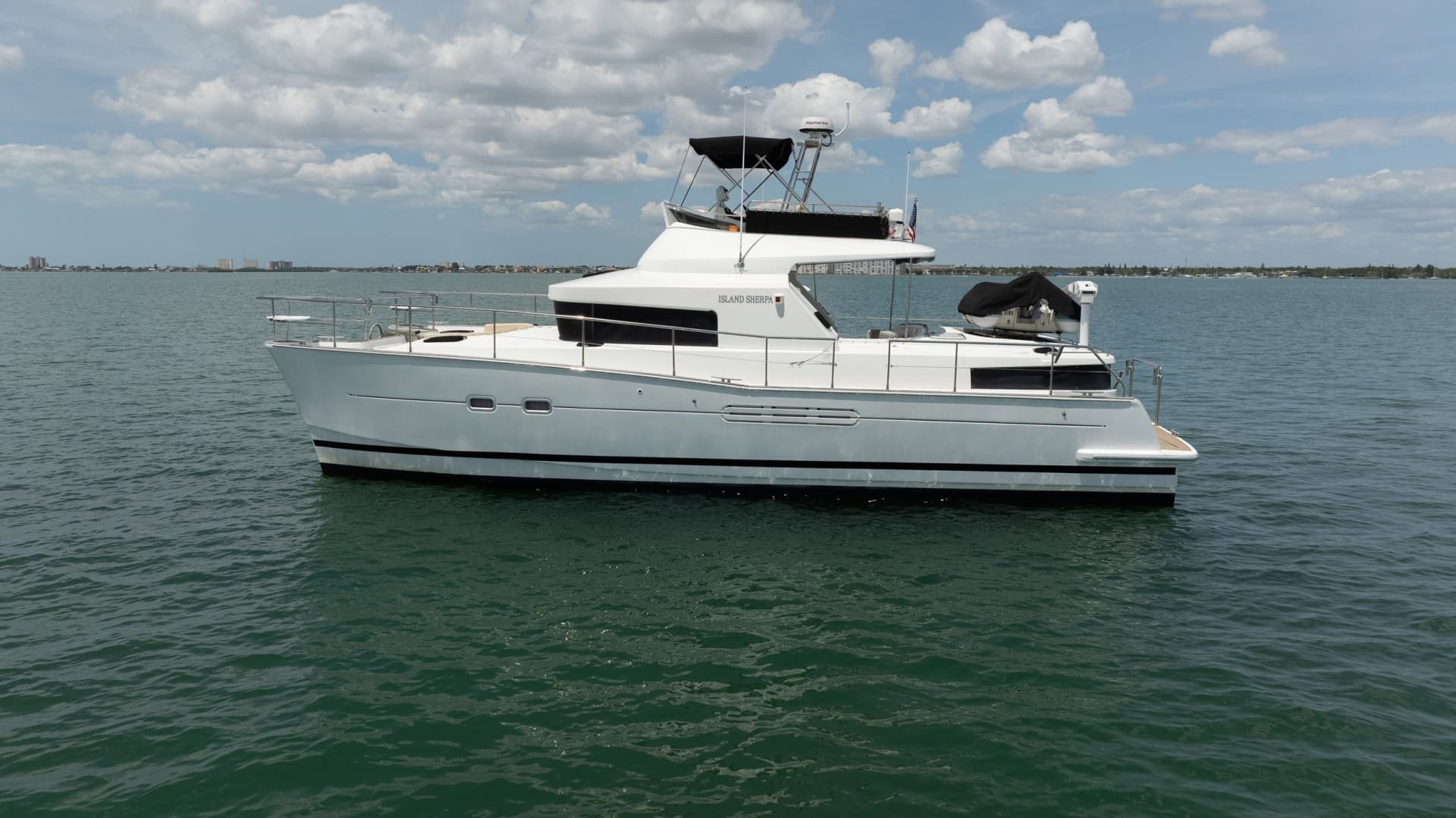 2005 Lagoon Power 43