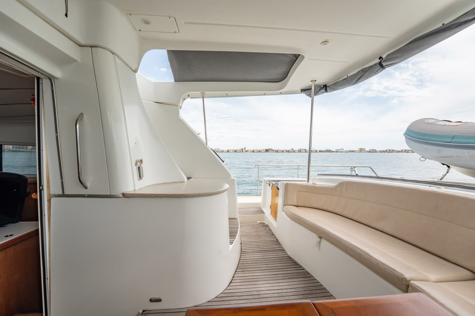 2005 Lagoon Power 43