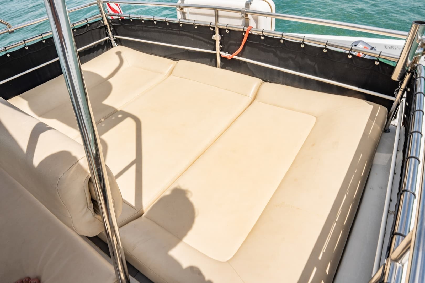 2005 Lagoon Power 43