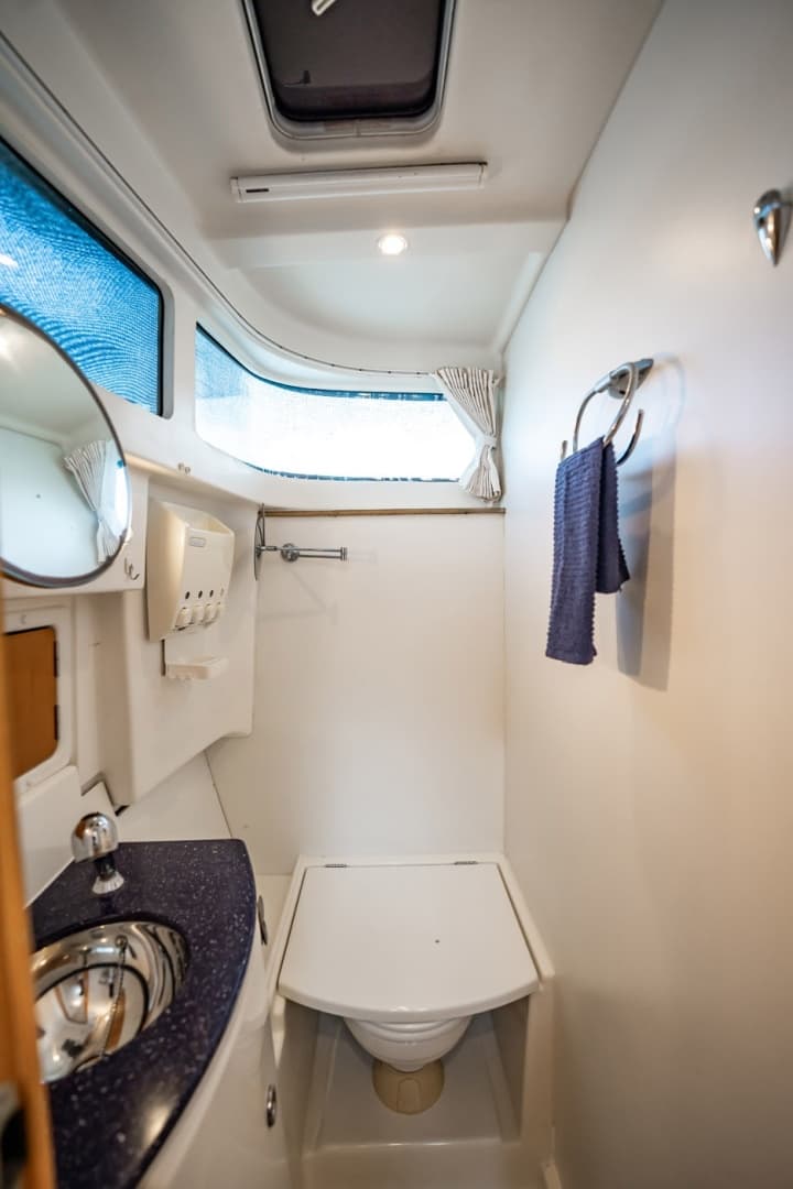 2005 Lagoon Power 43