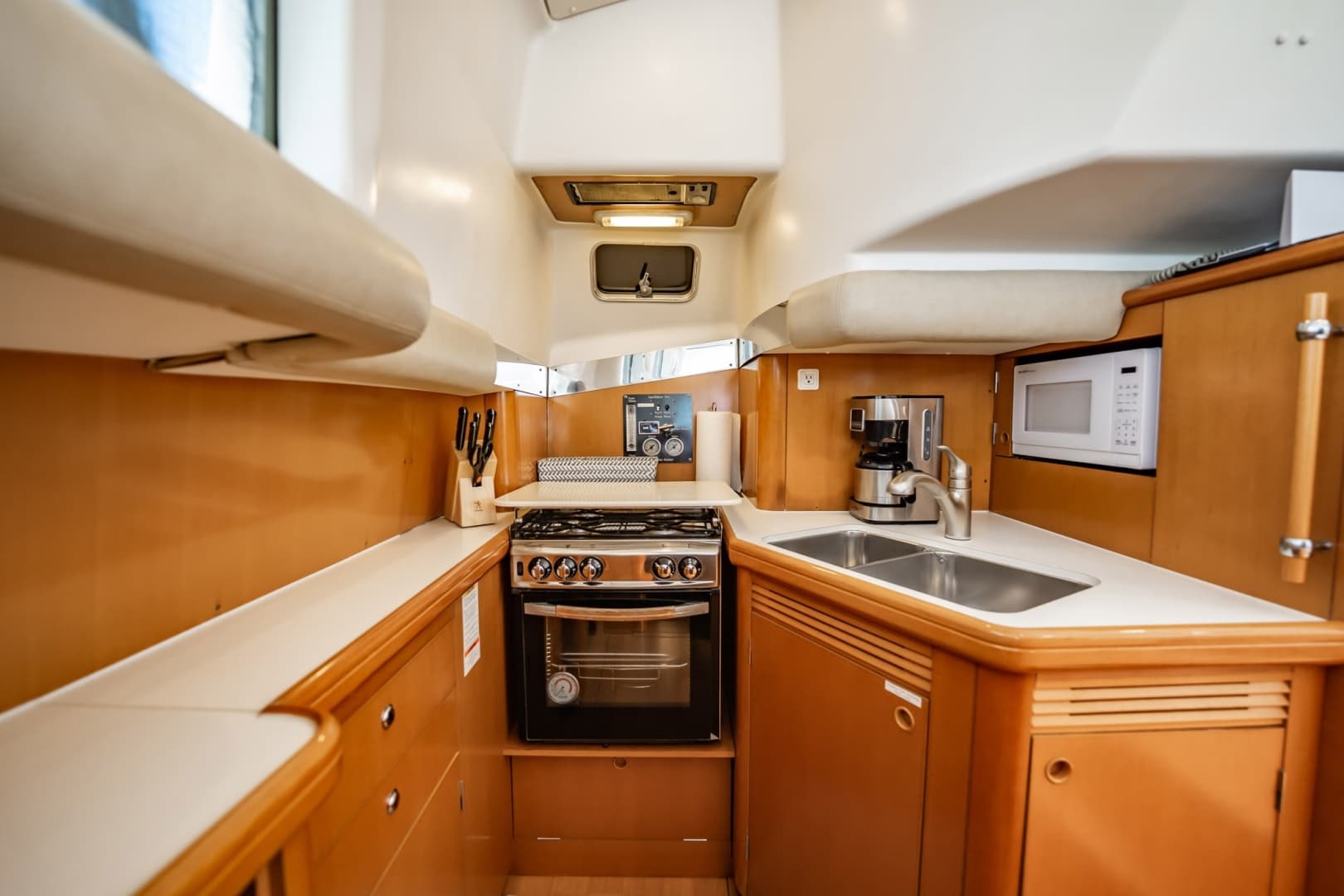 2005 Lagoon Power 43