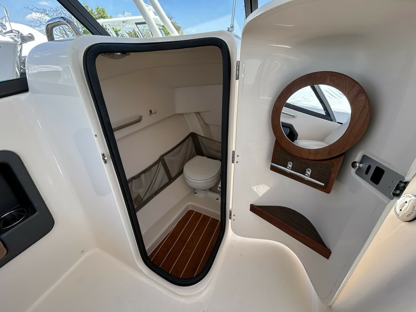 2016 Grady-White 255 Freedom