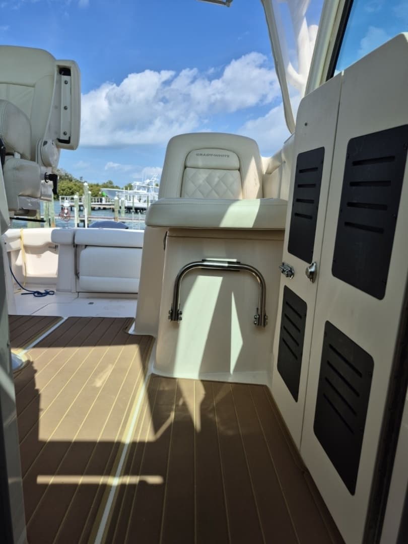2018 Grady-White 330 Express