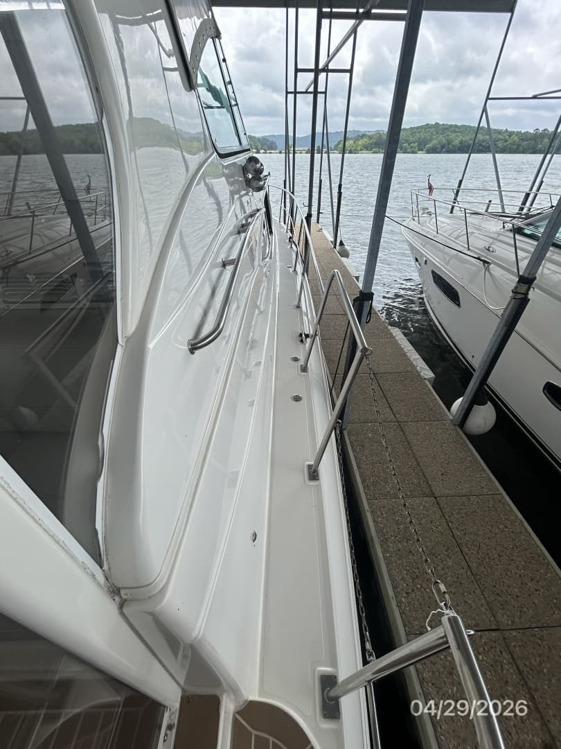 44' Cruisers starboard side deck2