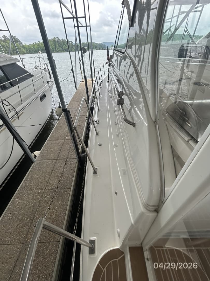 44' Cruisers port side deck2