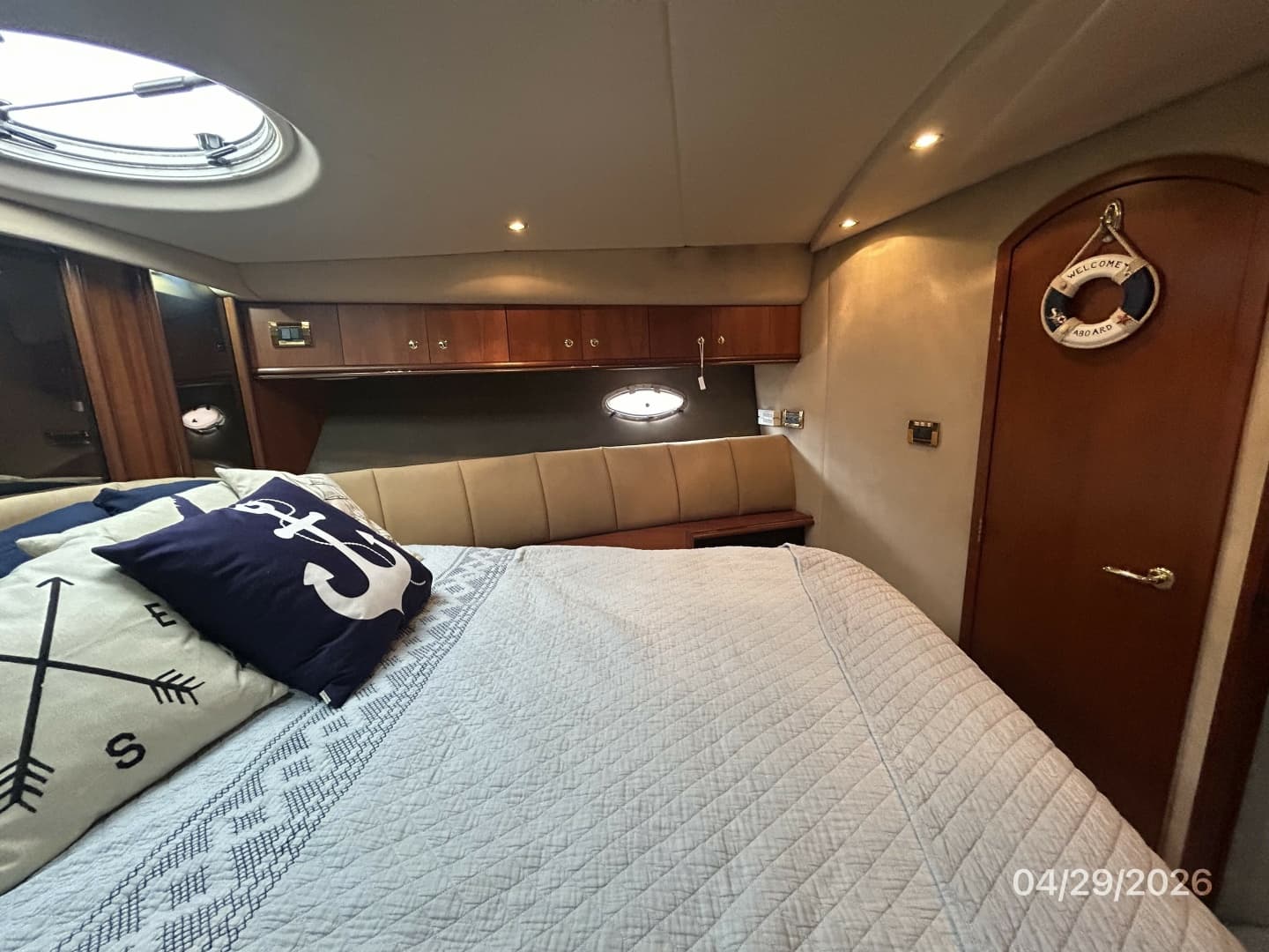 44' Cruisers forward guest stateroom starboard