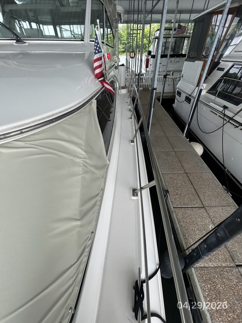44' Cruisers port side deck1