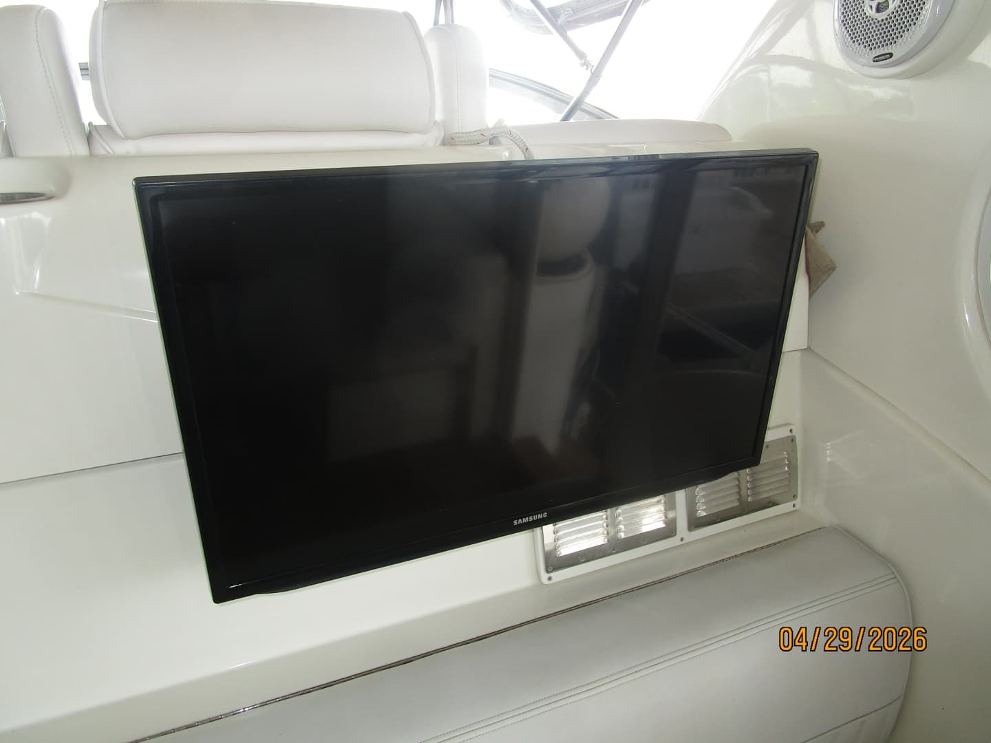 44' Cruisers sundeck TV
