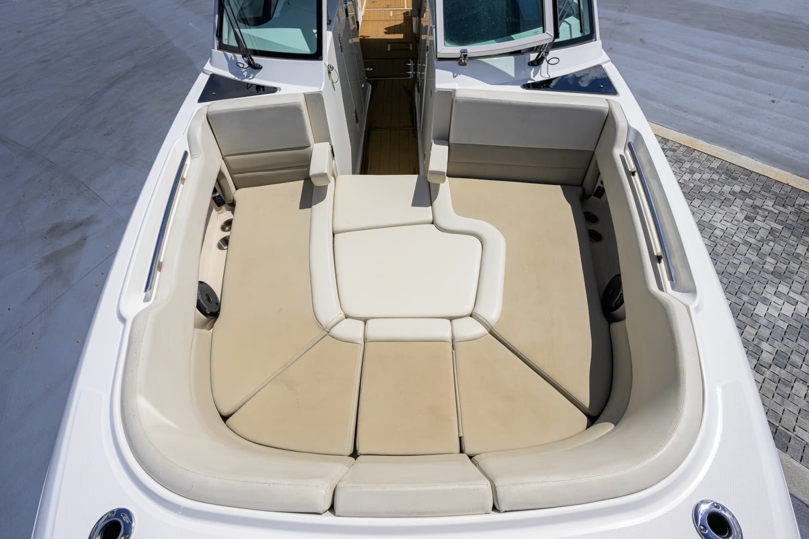 2023 Boston Whaler Vantage