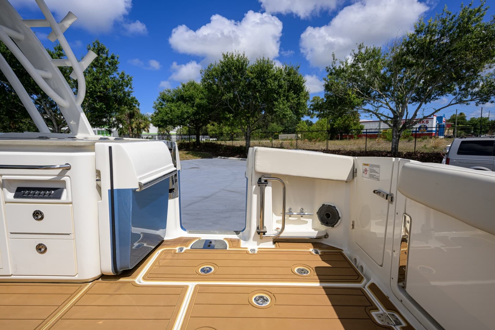 2023 Boston Whaler Vantage