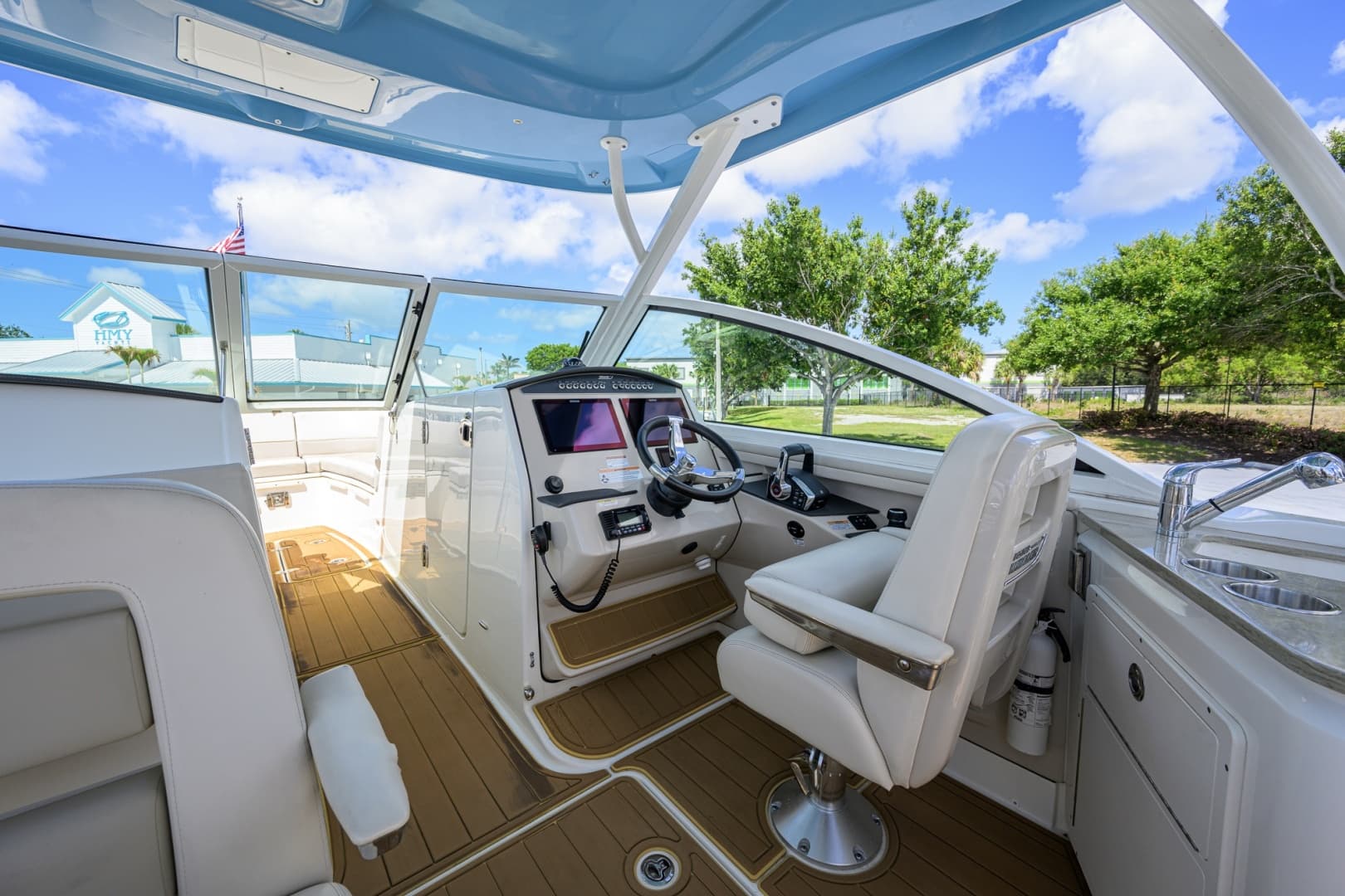 2023 Boston Whaler Vantage