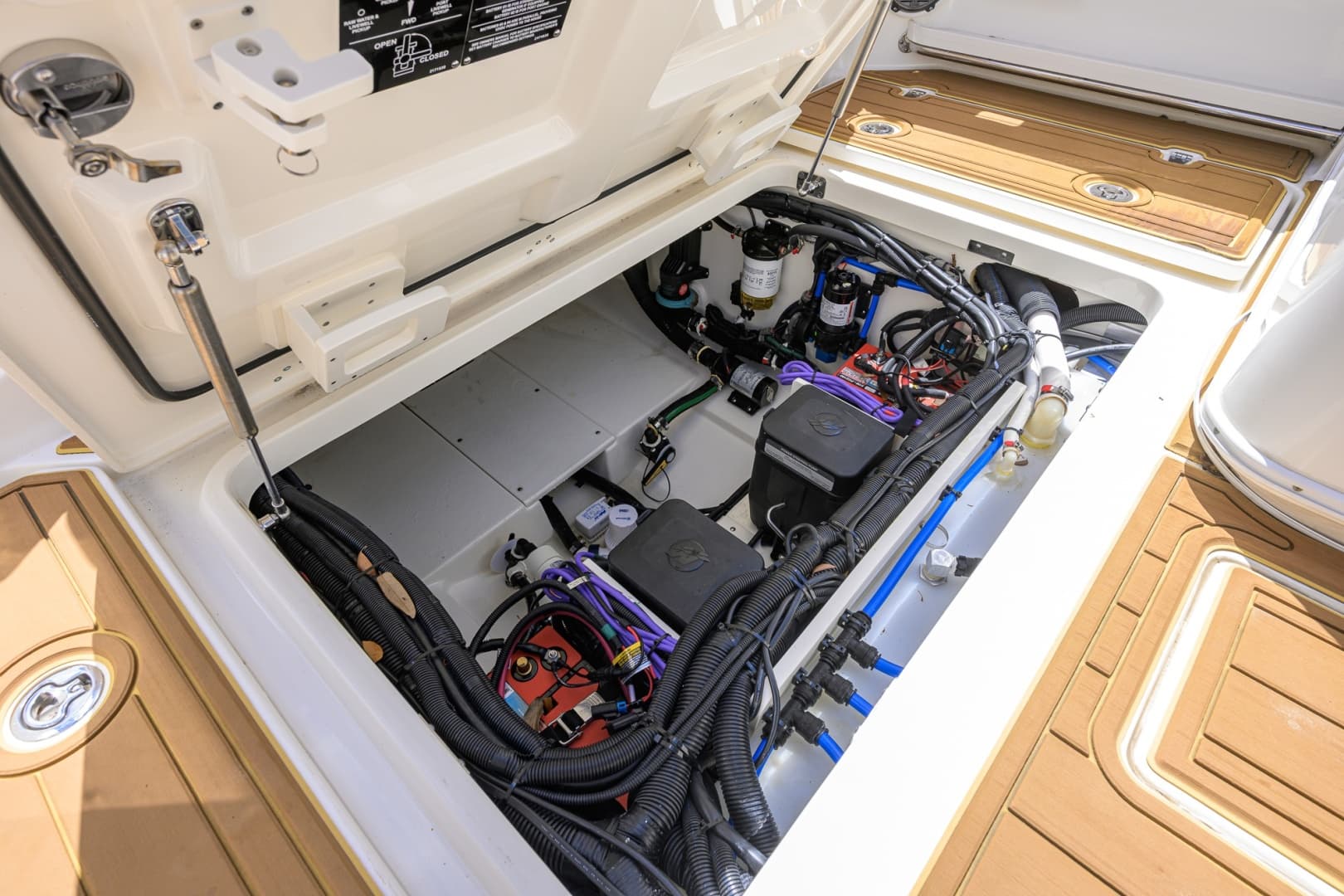 2023 Boston Whaler Vantage