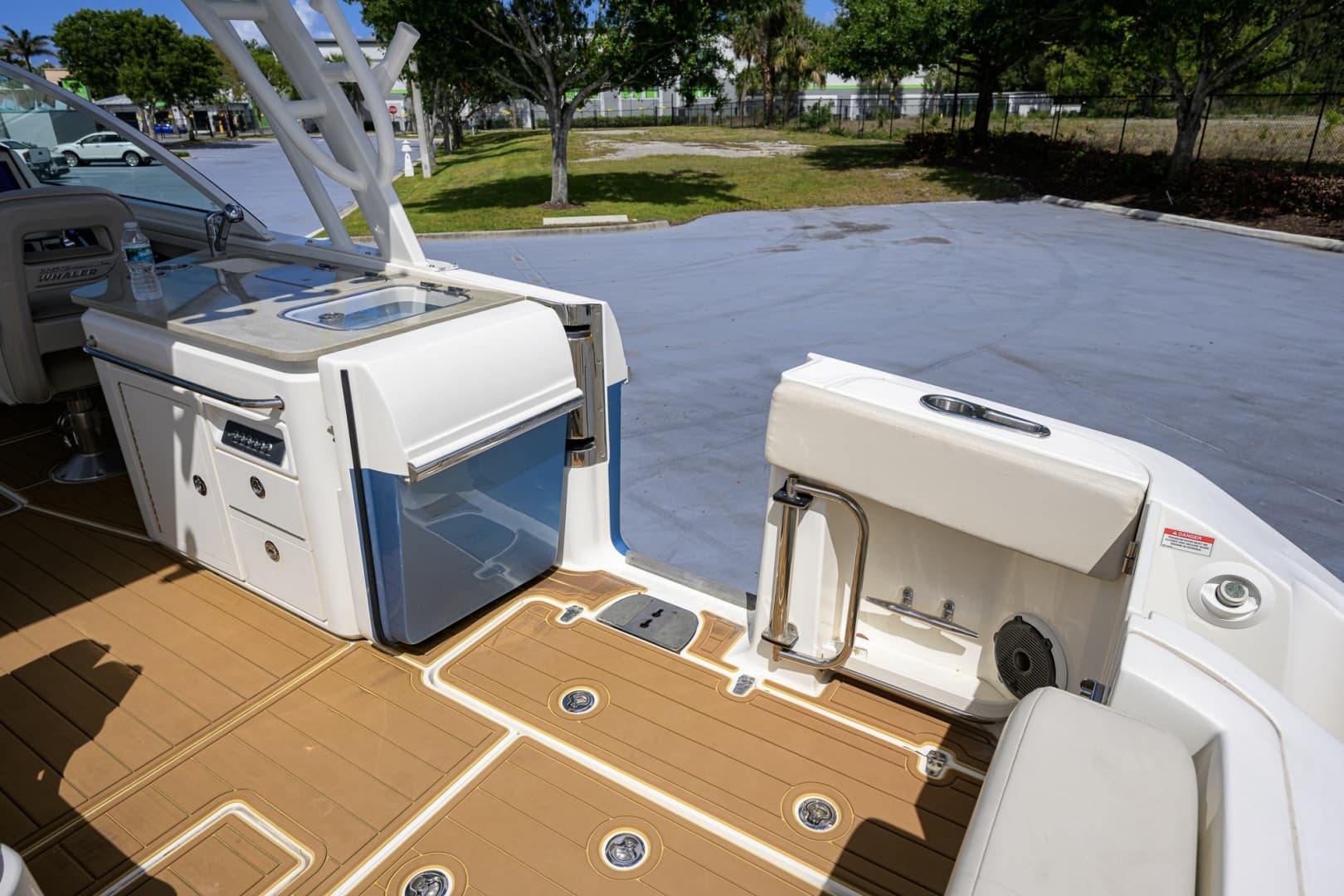 2023 Boston Whaler Vantage