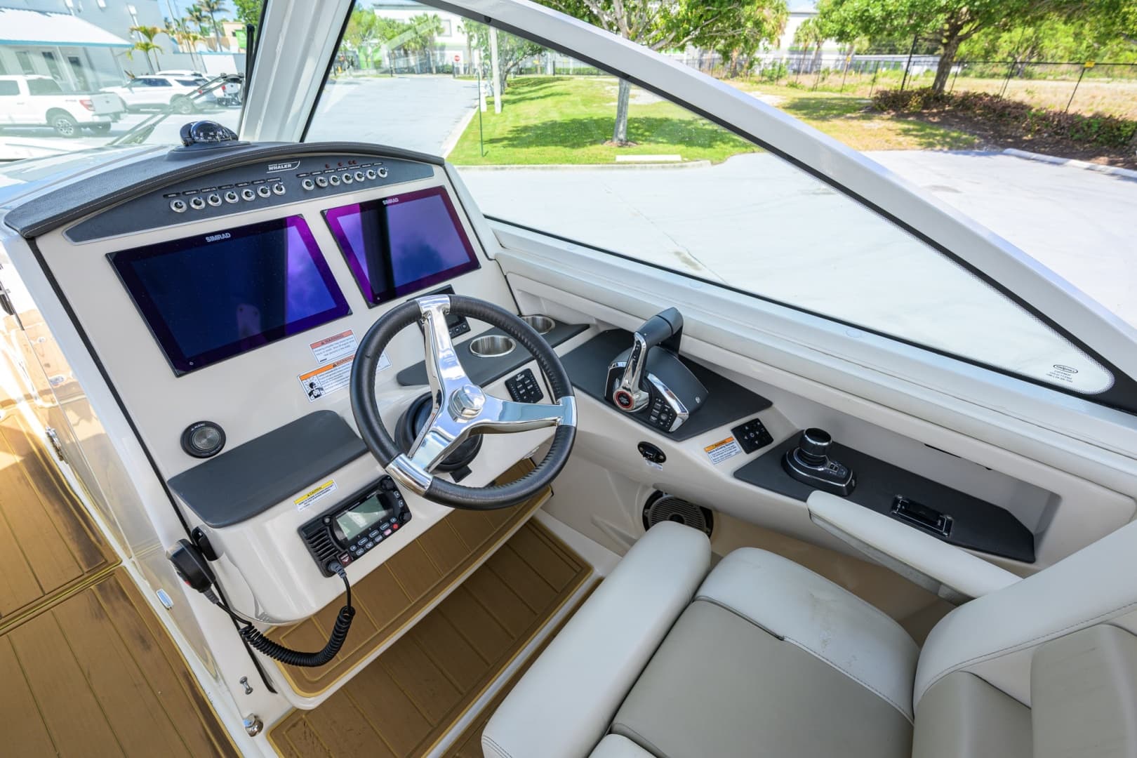 2023 Boston Whaler Vantage