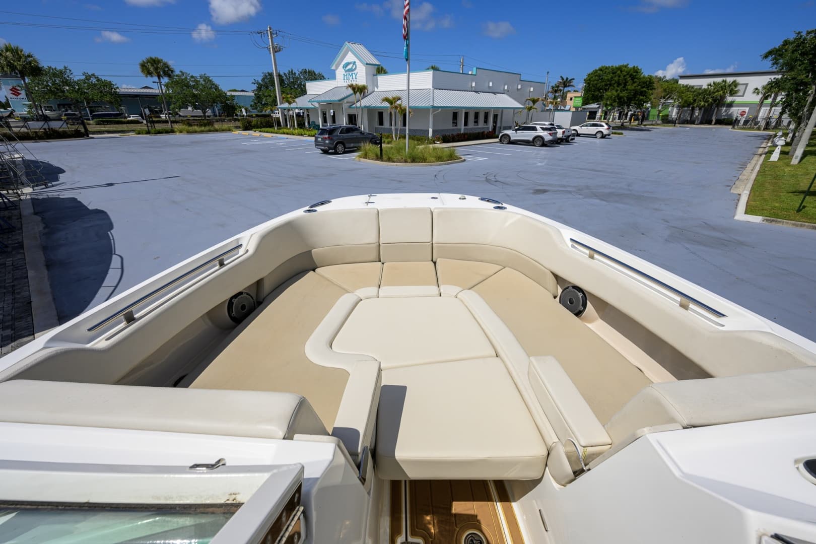 2023 Boston Whaler Vantage