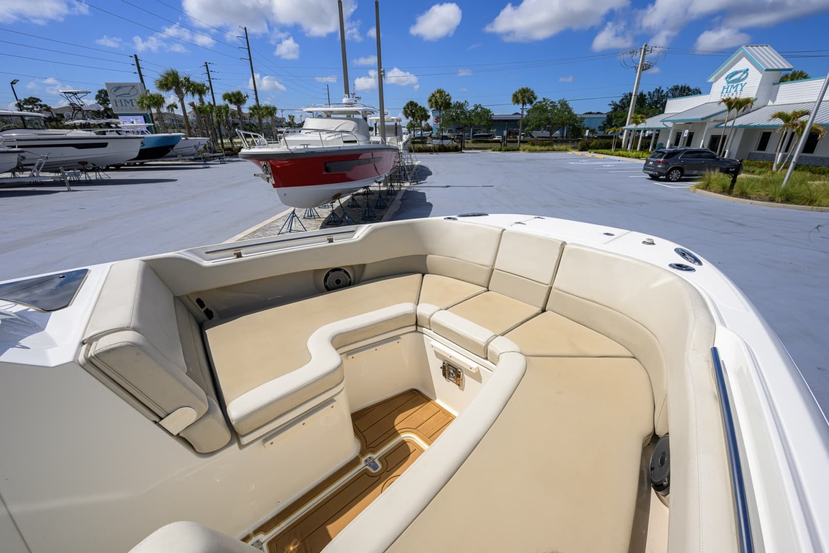 2023 Boston Whaler Vantage