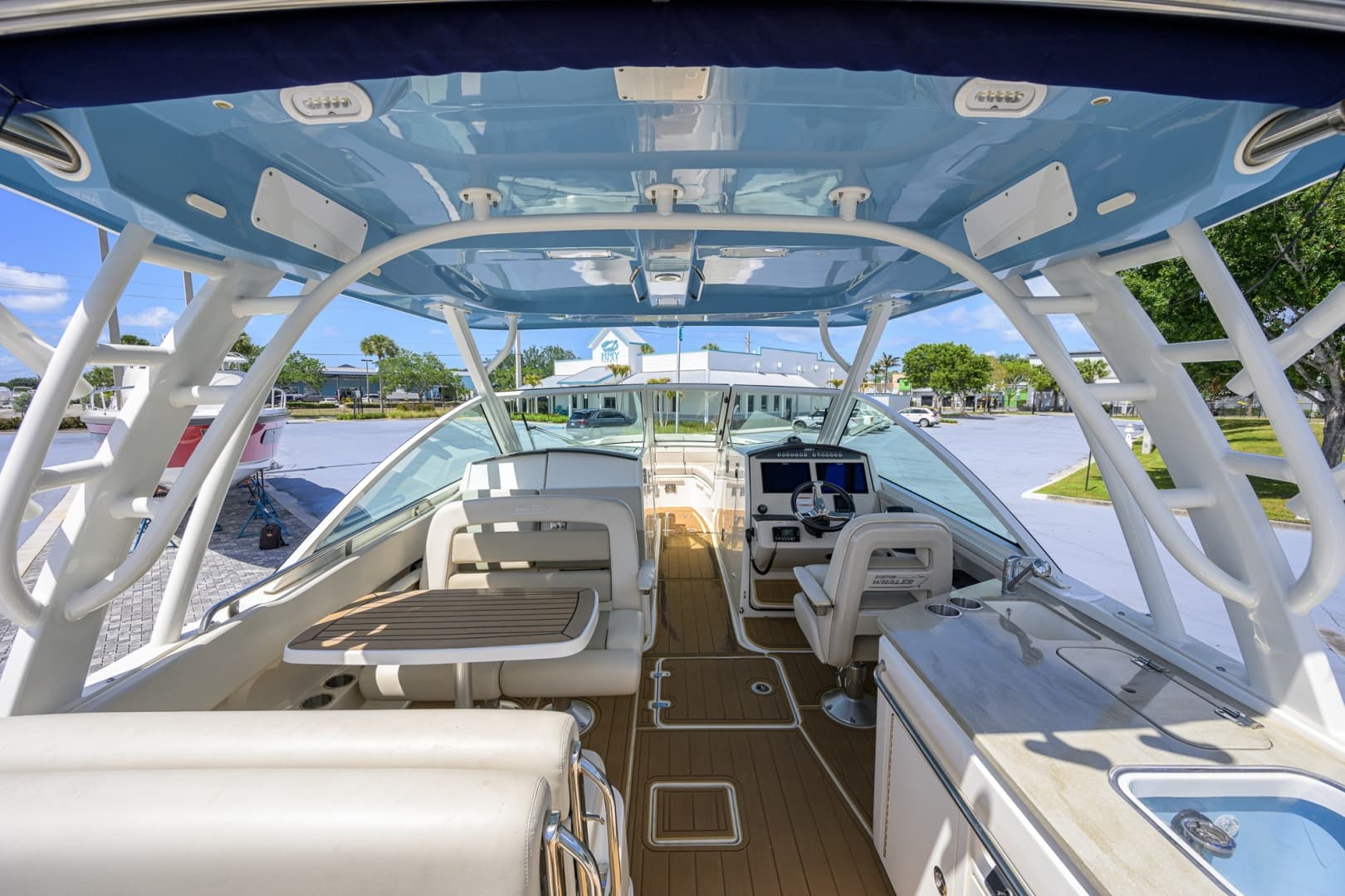2023 Boston Whaler Vantage