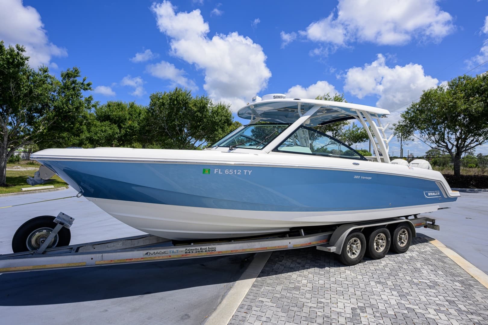 2023 Boston Whaler Vantage