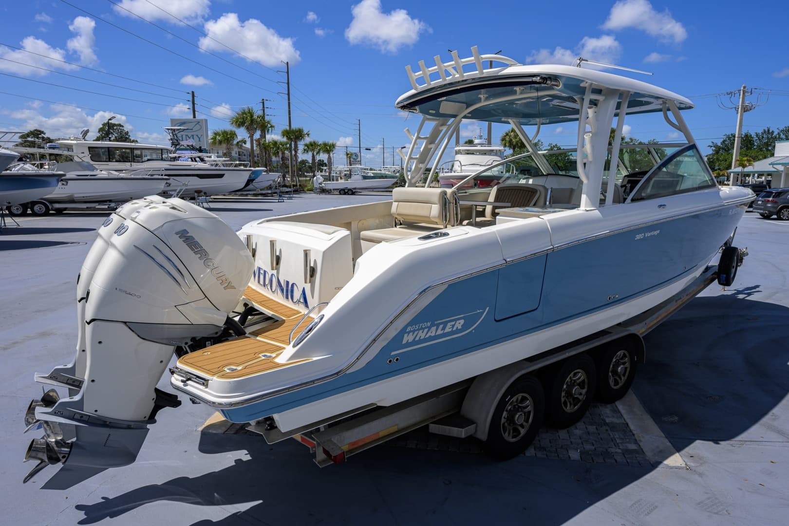 2023 Boston Whaler Vantage