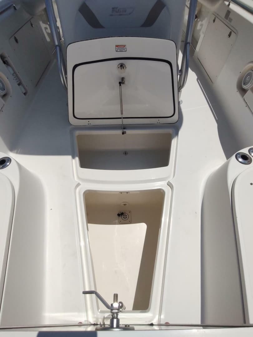 2006 Boston Whaler 320 Outrage