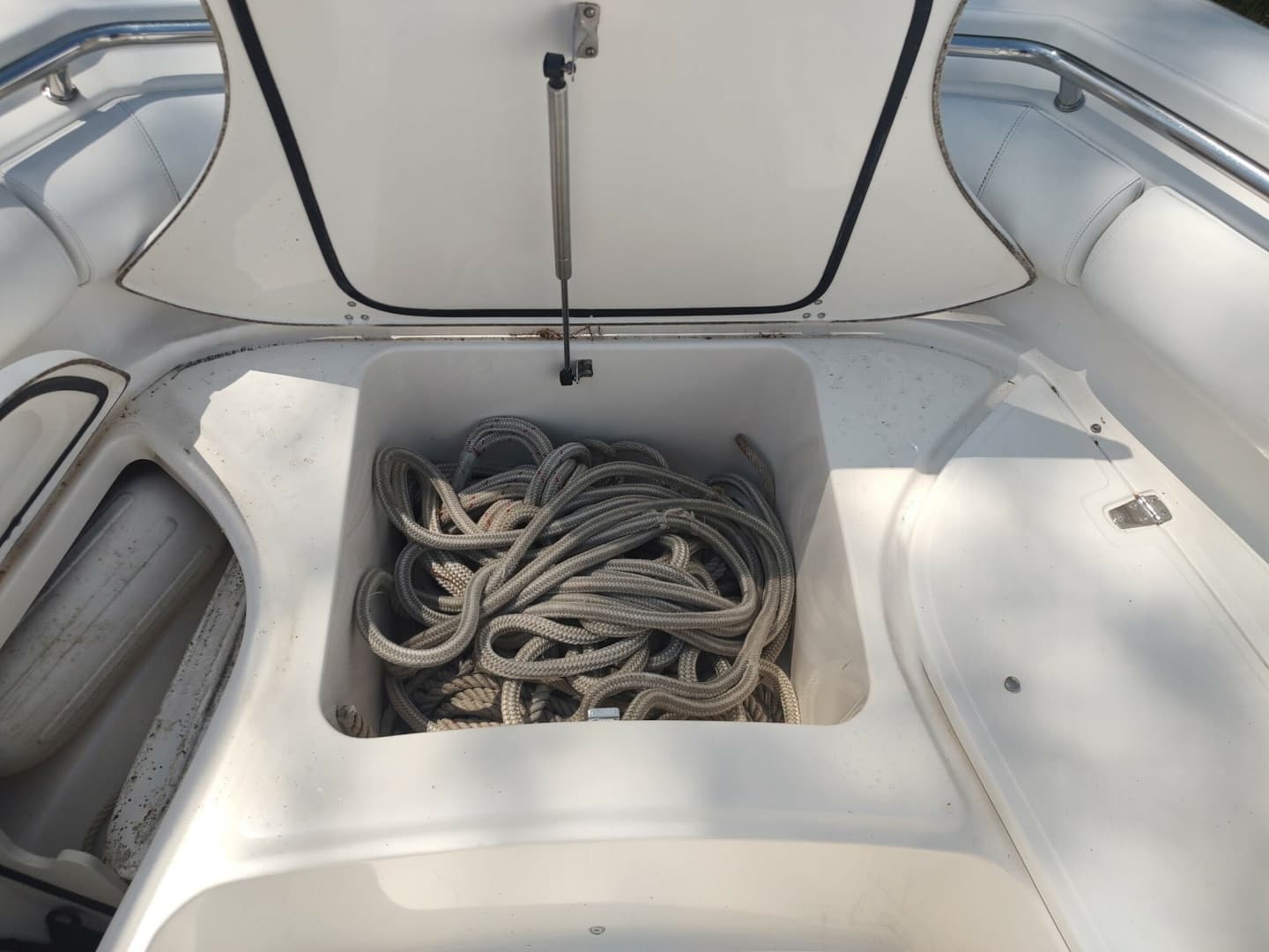 2006 Boston Whaler 320 Outrage