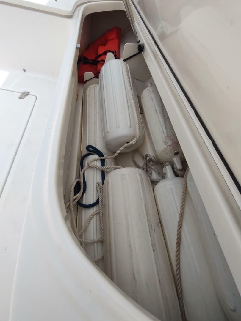2006 Boston Whaler 320 Outrage