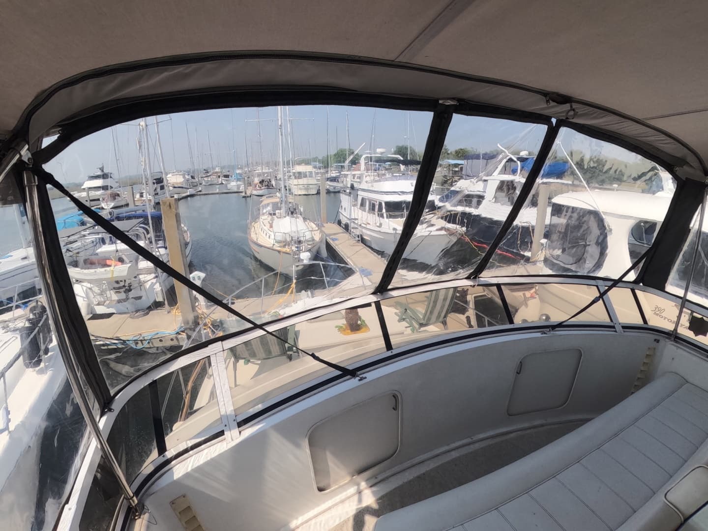 2000 Carver 406 Motor Yacht