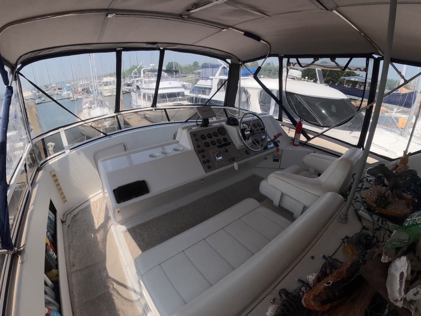 2000 Carver 406 Motor Yacht