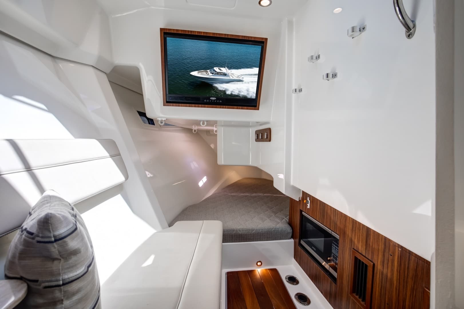 Pursuit 37 - Irish Ayes - Cabin