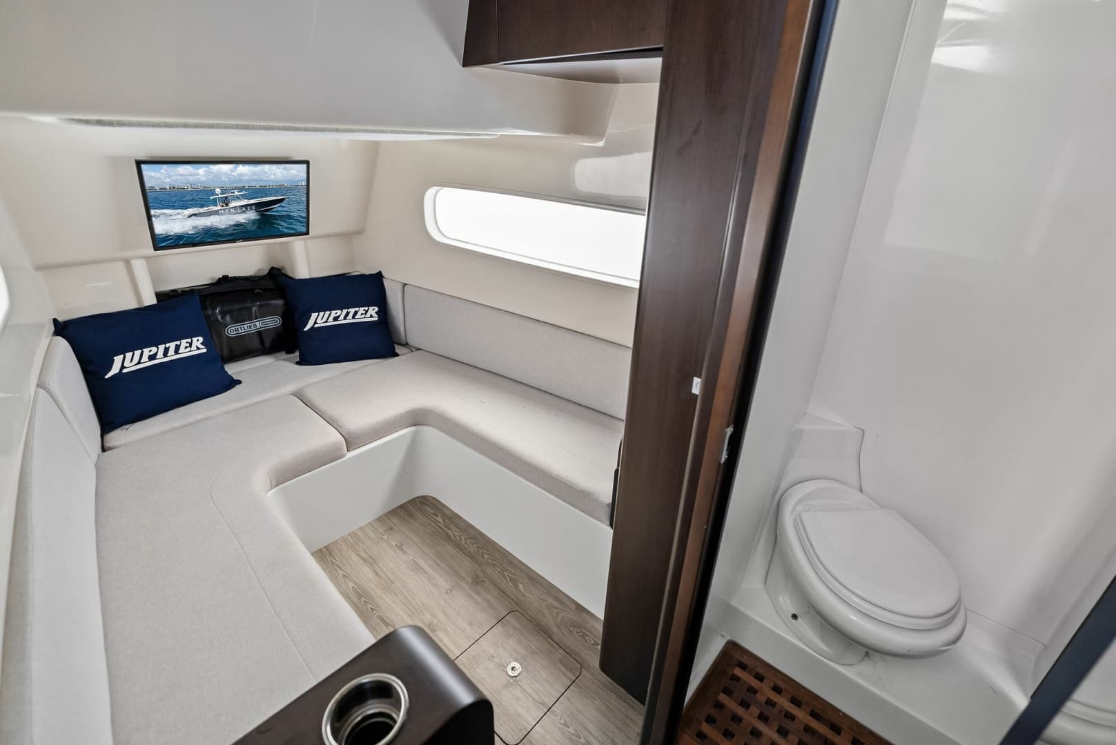 2020 Jupiter 43 Center Console MENACE V-Berth/Head