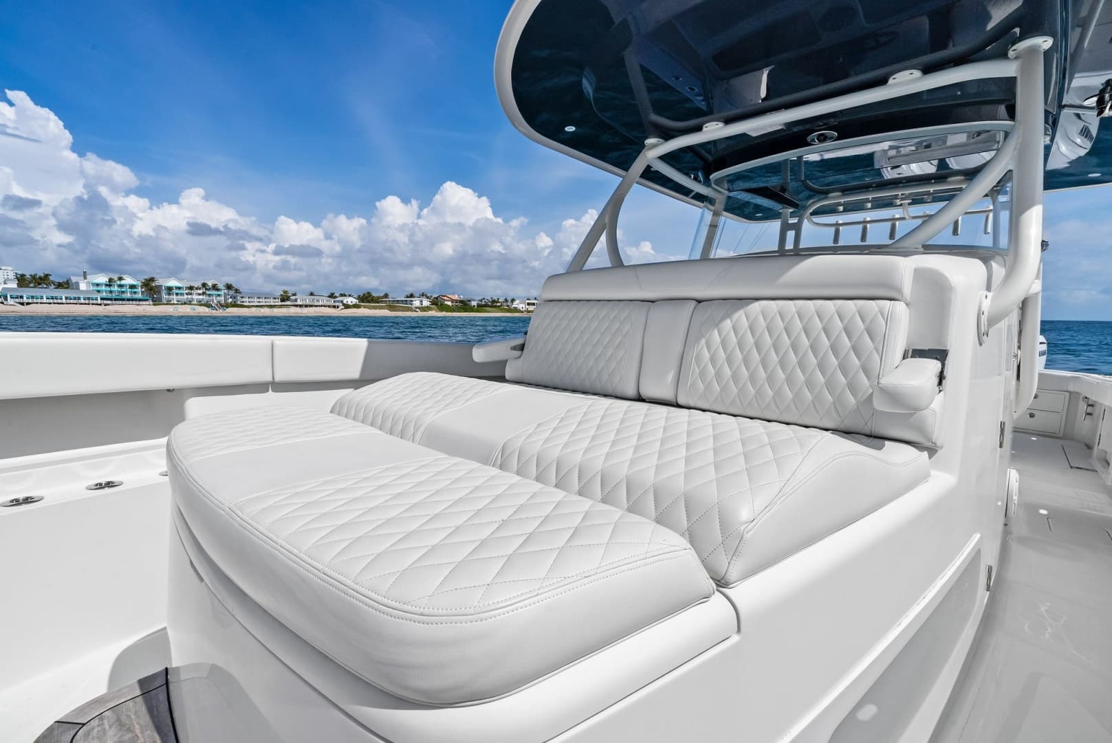 2020 Jupiter 43 SF MENACE Sun Lounge