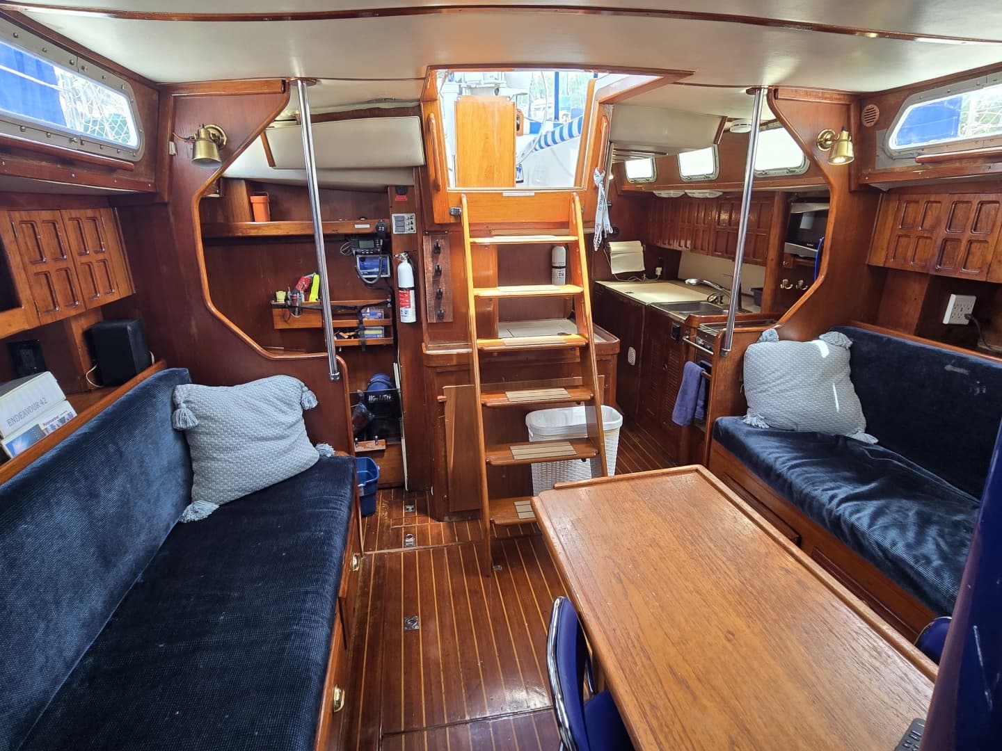 1985 Endeavour 42 CC