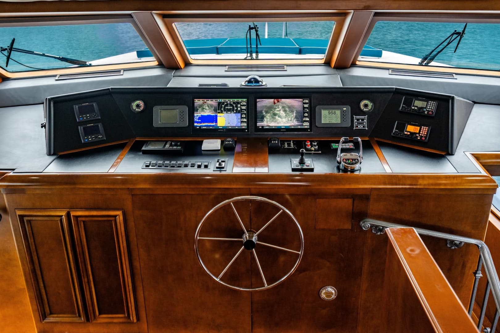 2006 Broward Raised Pilothouse