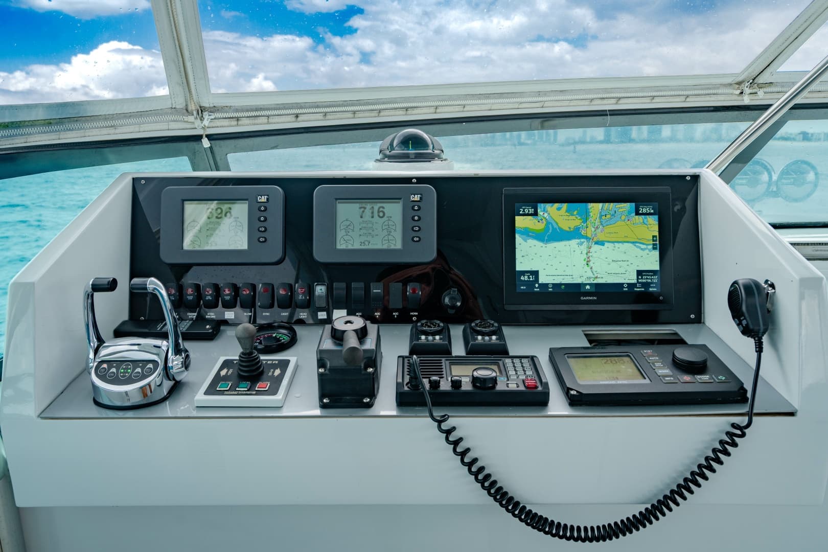 2006 Broward Raised Pilothouse