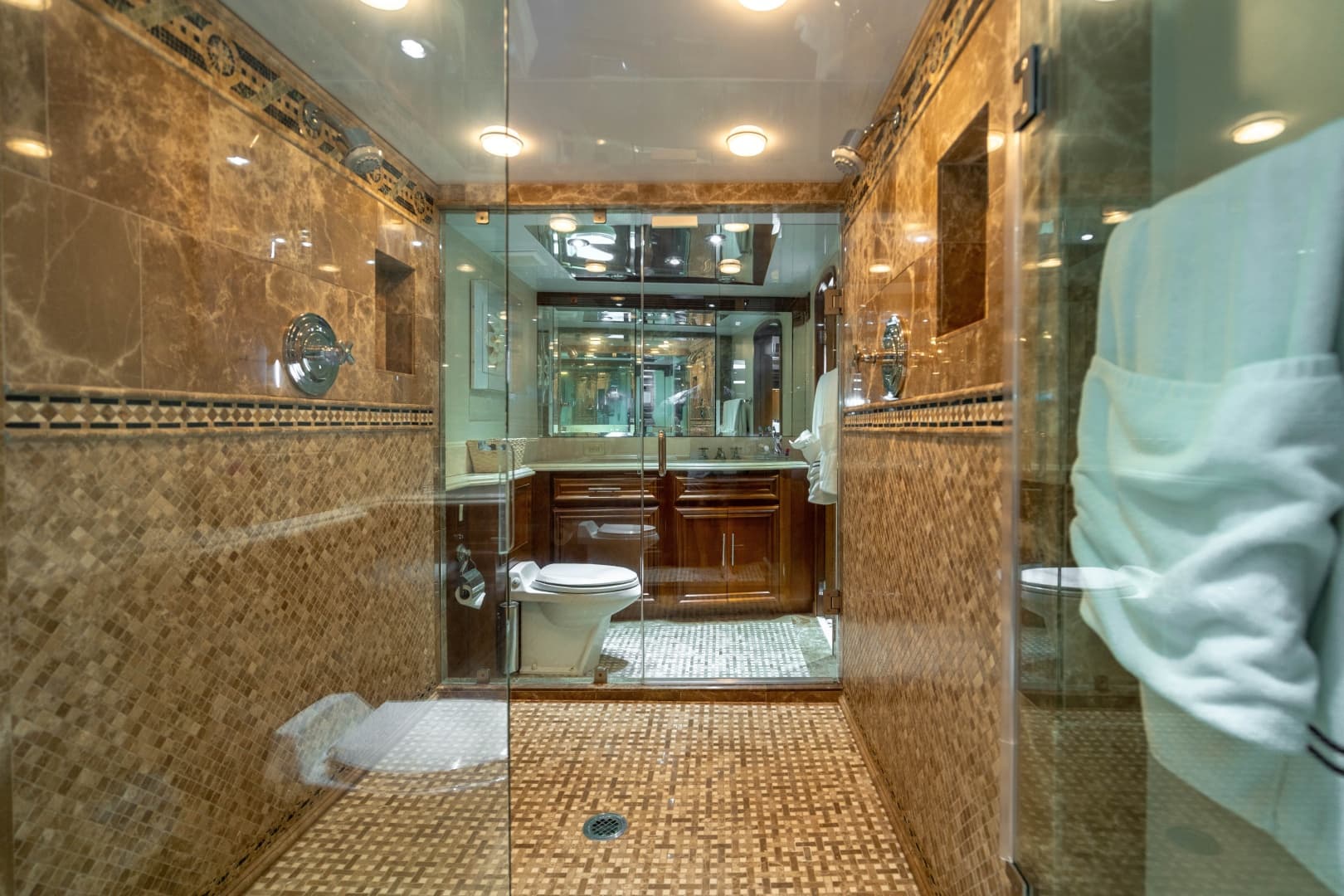 2006 Broward Raised Pilothouse