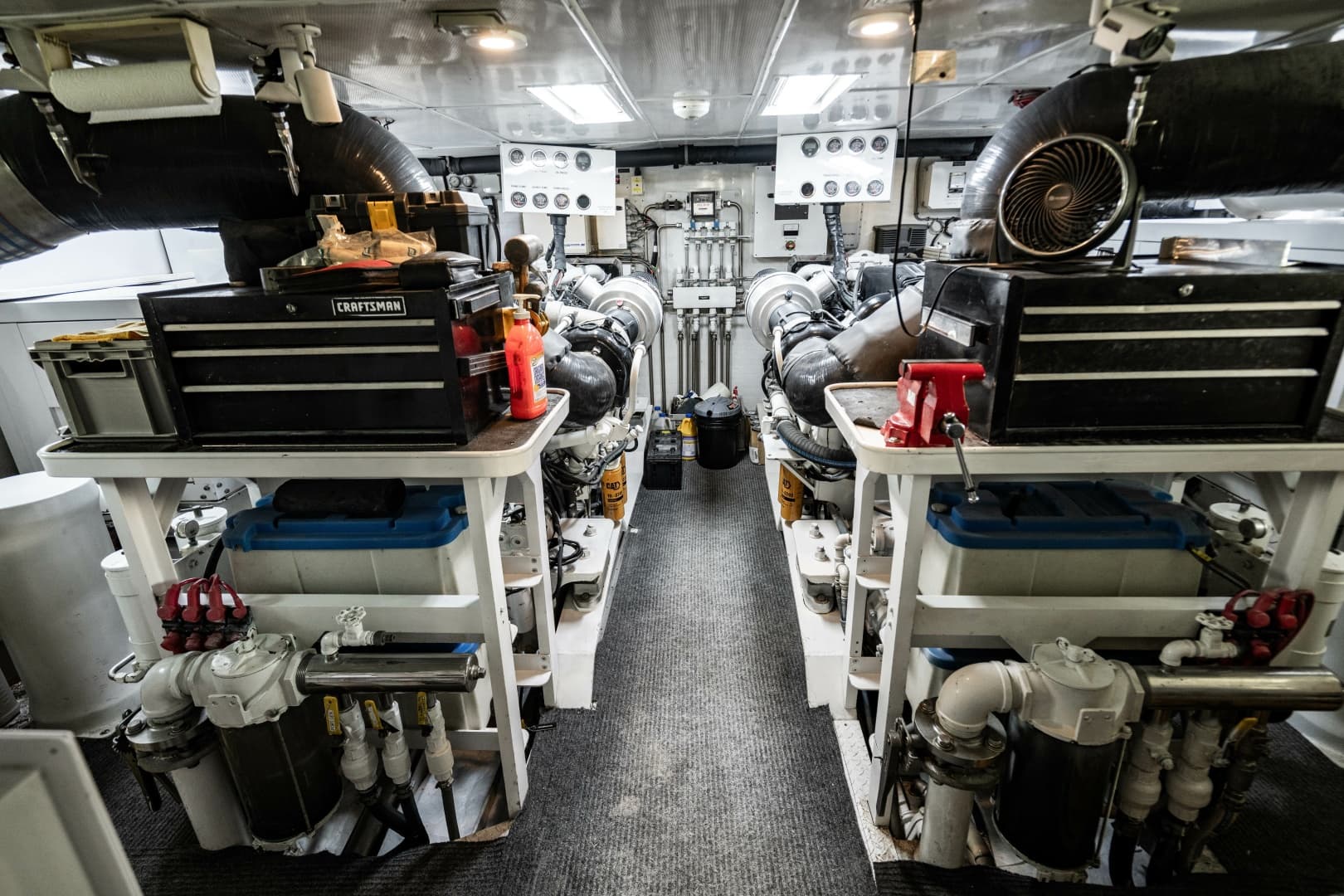 2006 Broward Raised Pilothouse