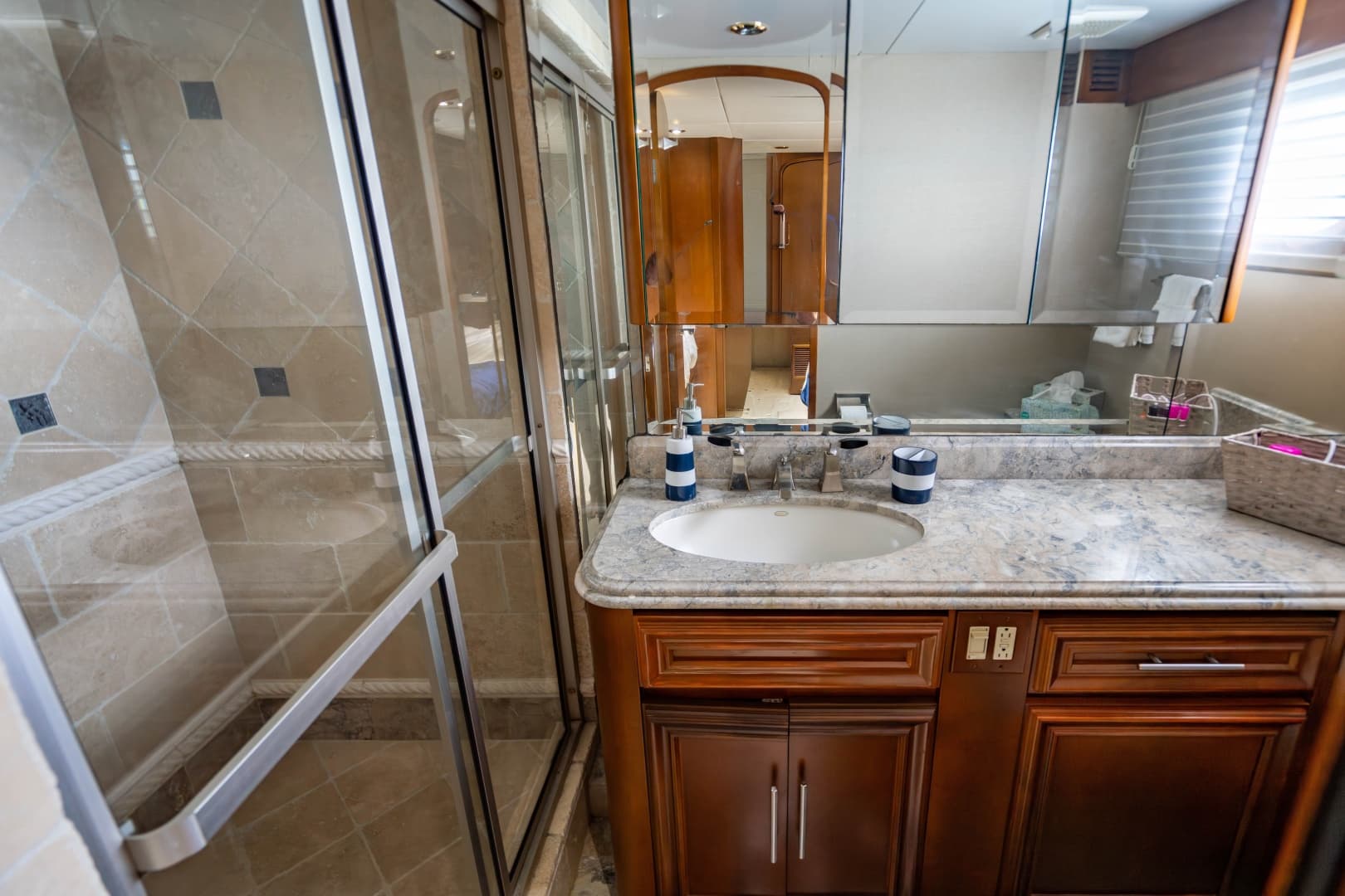 2006 Broward Raised Pilothouse