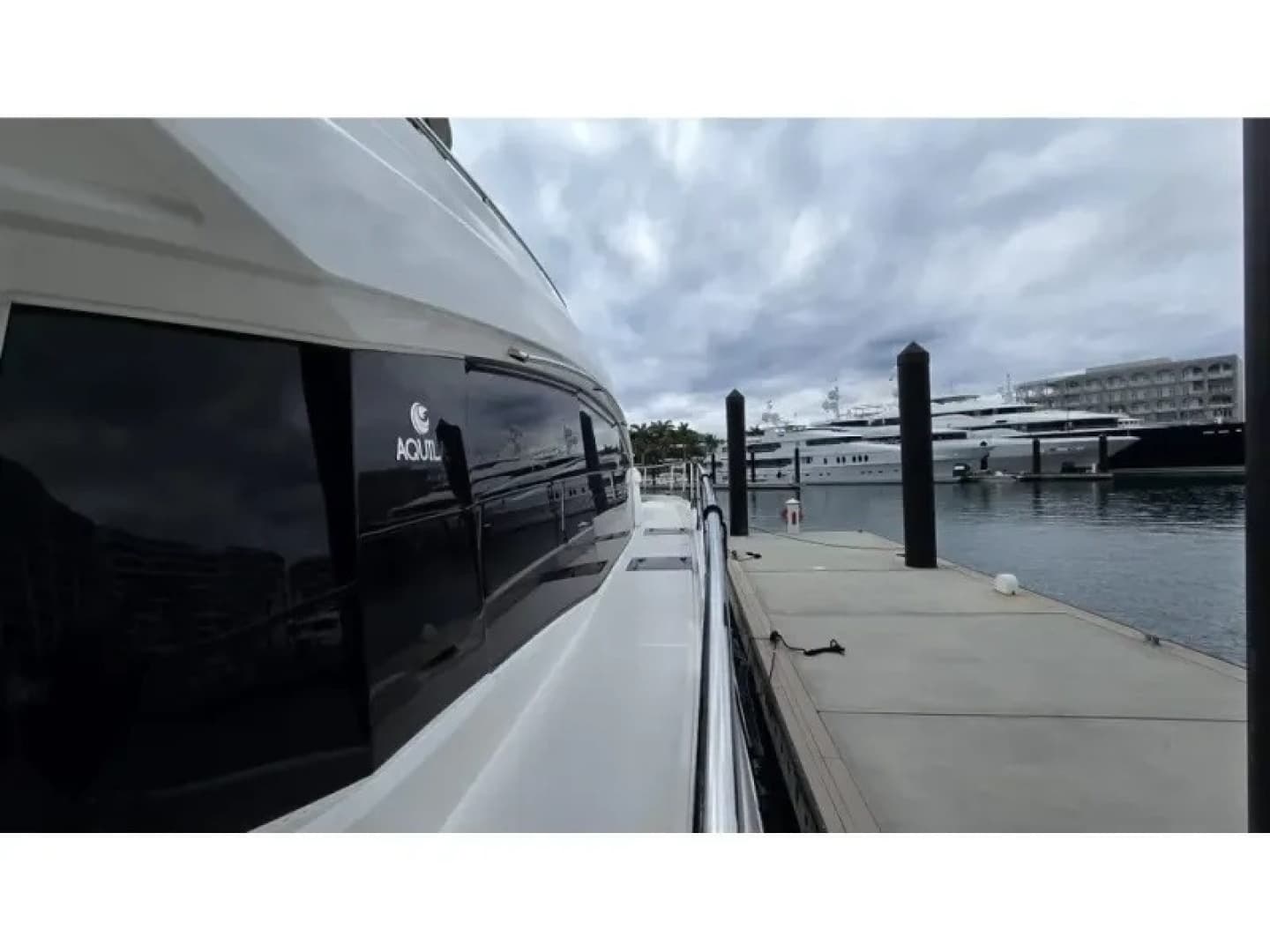 2025 Aquila 54 YACHT