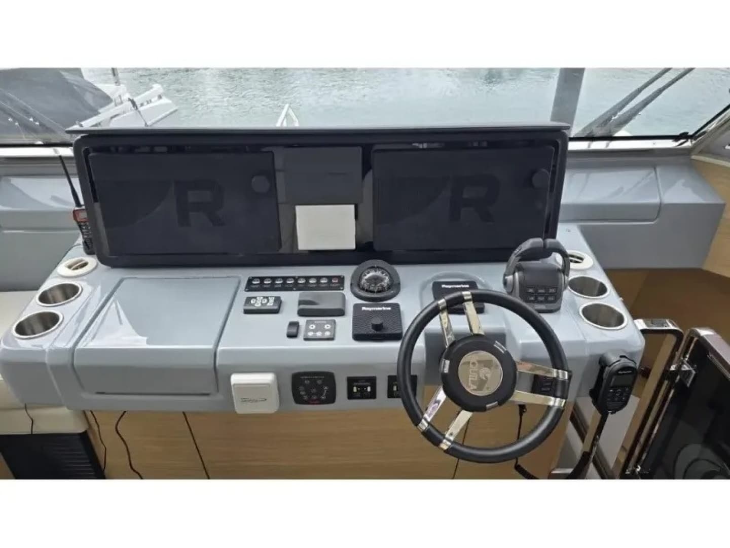 2025 Aquila 54 YACHT