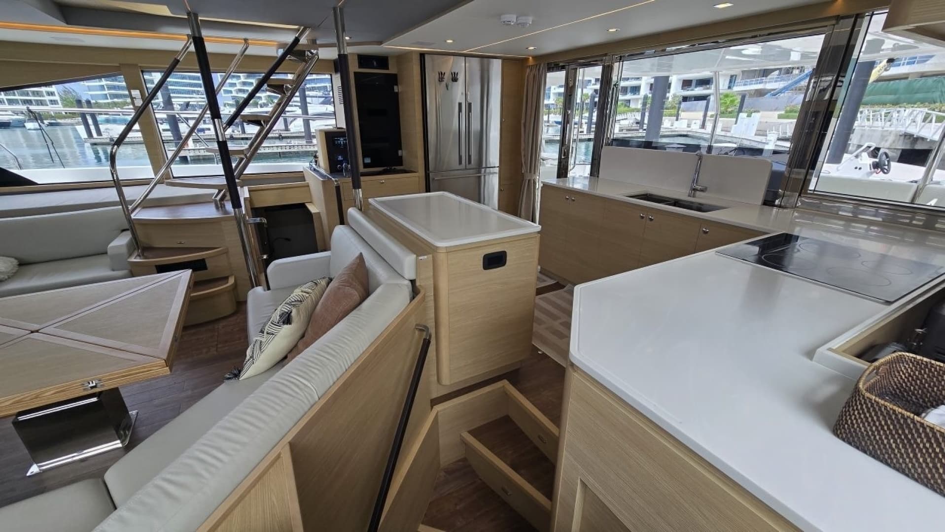 2025 Aquila 54 YACHT