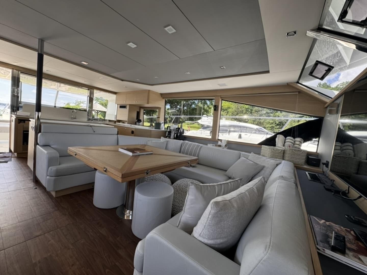 2024 Aquila 54 YACHT